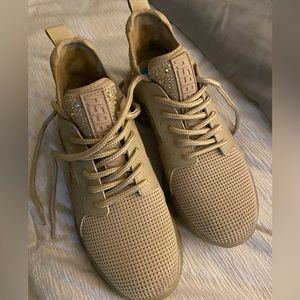 Steve Madden Tennis Shoes Women’s Size 7.5 Standard width Tan